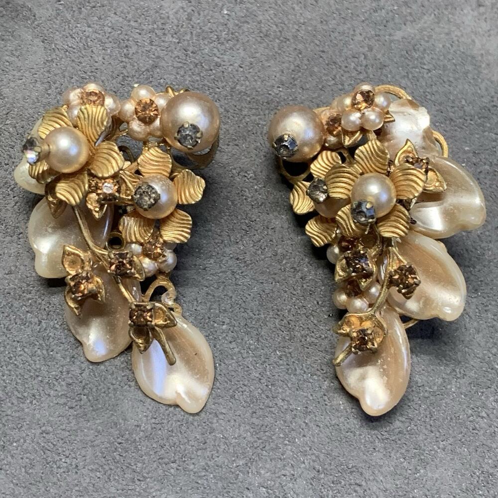 Vintage Beau Jewels Climber Clip On Earrings Pearlescent Tiered Flowers MCM